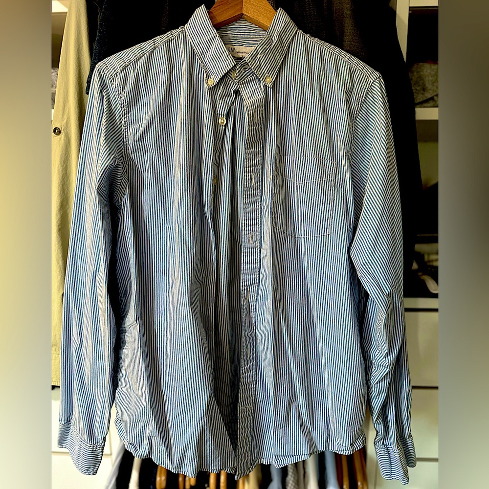 GAP standard fit stretch medium button down EUC